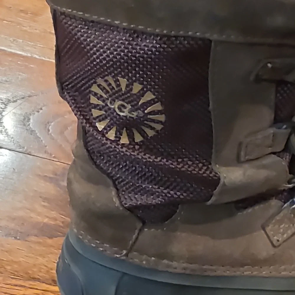UGG Bobbey Kids Winter Boots Unisex Size 2